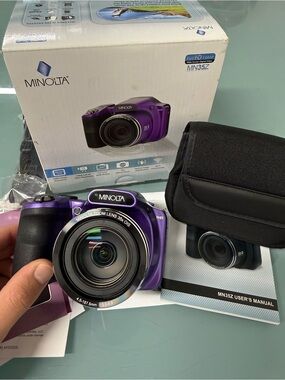 MN35Z Purple Digital Camera with Case Minolta like new open box